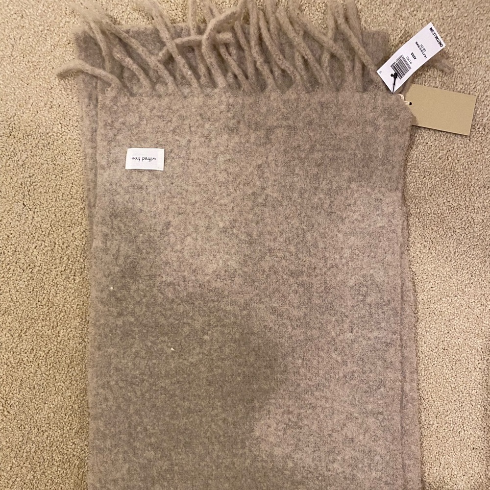 Aritzia Wool Ganna Scarf NWT